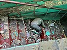 Tlo zabitého civilisty na schodech koly v Charkov (2. ervna 2022)