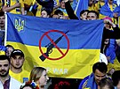 Stop válce. Ukrajintí fanouci bhem semifinále baráe o MS 2022, jejich tým...