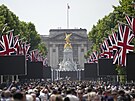 Británie tetím dnem velkolep oslavuje 70 let Albty II. na trnu. Hlavní...