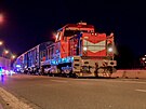 Lokomotiva 714.028 s konvojem elezniních vozidel míí ze stanice Brno  dolní...