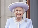 Královna Albta II. na balkon Buckinghamského paláce bhem oslav platinového...