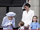 Královna Albta II., princ Louis, vévodkyn Kate a princezna Charlotte...