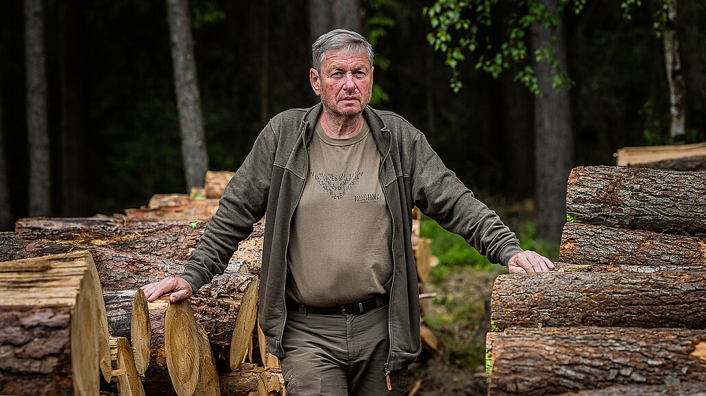 Radomír Charvát, jednatel Lesního drustva Vysoké Chvojno a krajský pedseda...