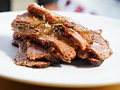 Hov�zí hrudí na grilu