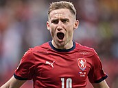Český útočník Jan Kuchta se raduje z gólu v utkání Ligy národů proti Švýcarsku.