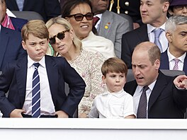 Princ George, princ Louis a princ William na oslav platinového jubilea...