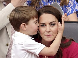 Princ Louis a vévodkyně Kate na oslavě platinového jubilea královny (Londýn, 5....