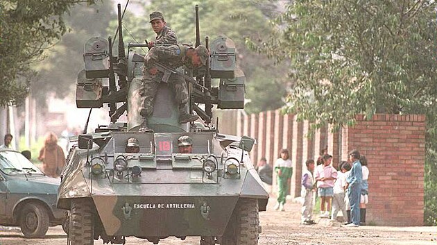 Kolumbie, 1995. Bezpenostn sloky ste vznici La Picota, kde byl po svm zadren umstn jeden z vdc narkokartelu z Cali Gilberto Rodriguez Orejuela. 