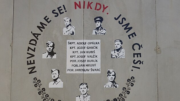 Dva T-wally na letecké základny Bagrám odkazují i na sedm hrdinů Operace Anthropoid z roku 1942 a jejich heslo „Nevzdáme se! Nikdy. Jsme Češi.“
