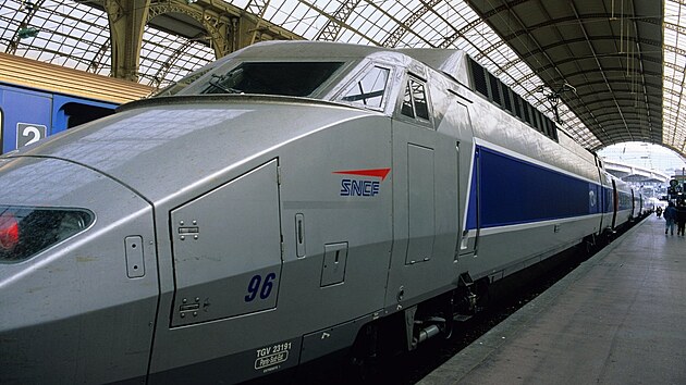 Vlaky TGV jezd pes 300 km/h.