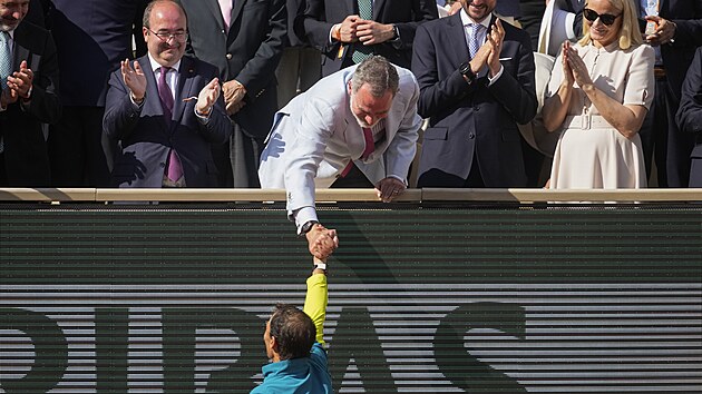 panlsk krl Filip VI. gratuluje Rafaelu Nadalovi k vtzstv na Roland Garros.