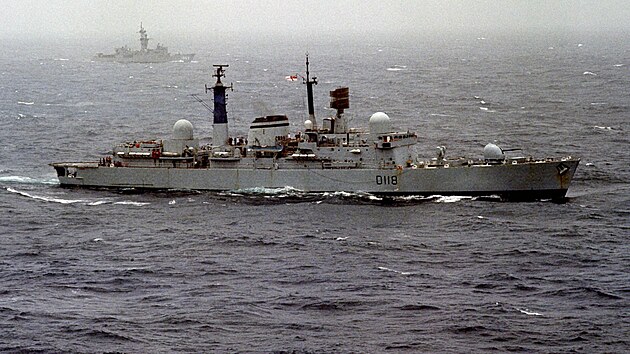 Torpdoborec HMS Coventry v Atlantiku (pravdpodobn rok 1981)