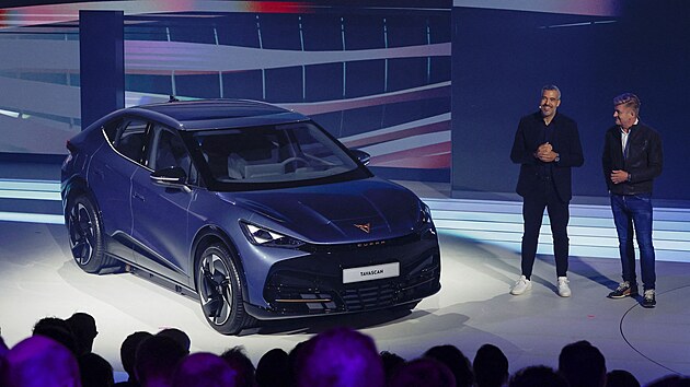 Wayne Griffiths, f znaek Sata Cupra, s elektrickm SUV Tavascan.