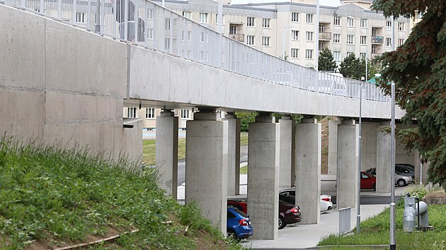 Nov most pes Meziboskou ulici v Litvnov. (9. ervna 2022)