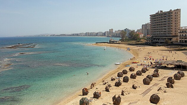 Varoa je pedmst Famagusty a ped rozdlenm Kypru byla vyhledvanou destinac turist i filmovch celebrit.