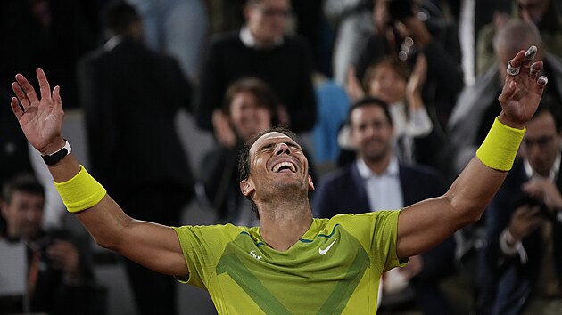 panlsk tenista Rafael Nadal se raduje z postupu do semifinle Roland Garros.