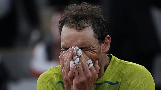 panlsk tenista Rafael Nadal se raduje z postupu do semifinle Roland Garros.