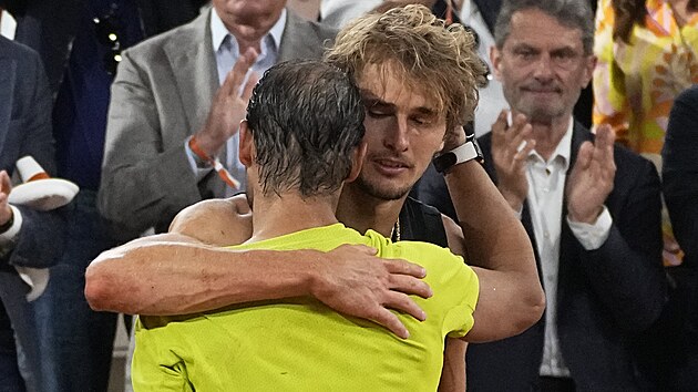 Nmec Alexander Zverev v semifinle Roland Garros upadl a bolestiv si zranil kotnk, zpas se panlem Rafaelem Nadalem tak musel skreovat.