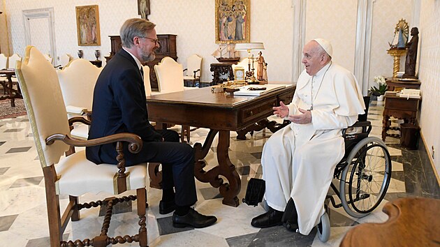 Premira Petra Fialu pijal ve Vatiknu pape Frantiek. (9. ervna 2022)