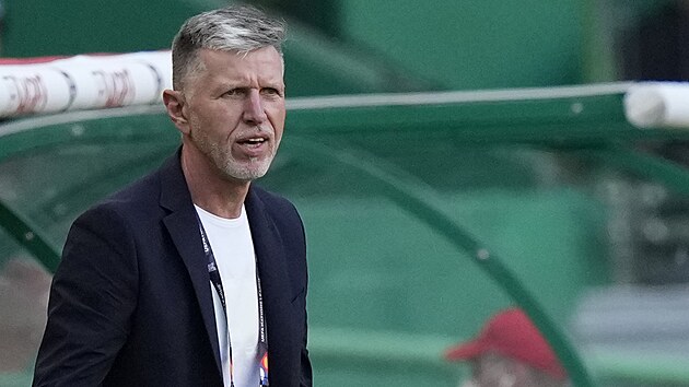 Český trenér Jaroslav Šilhavý během utkání Ligy národů v Portugalsku.