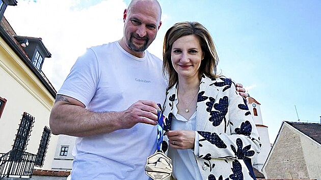 Brn�nsk� prim�torka Mark�ta Va�kov� zve�ejnila fotku s Liborem Z�bransk�m, kter� jako asistent tren�ra n�rodn�ho t�mu p�ivezl bronzovou medaili z hokejov�ho mistrovstv� sv�ta ve Finsku.