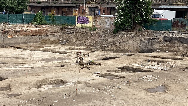 Pi archeologickm przkumu na stavb v ulici Nov Sady byla nalezena leteck puma z druh svtov vlky. (2. ervna 2022)