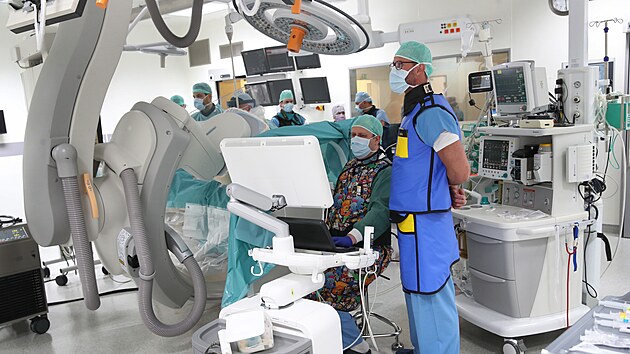 Operace srdce pomoc brl s virtuln realitou, kterou 
provedli v Nemocnic AGEL Podles Tinec. (9. ervna 2022)