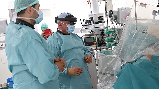 Operace srdce pomoc brl s virtuln realitou, kterou 
provedli v Nemocnic AGEL Podles Tinec. (9. ervna 2022)
