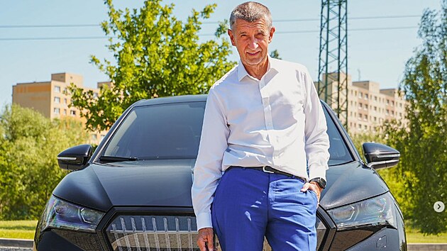 Bývalý premiér Andrej Babiš si pořídil nové auto. „Udělal jsem si radost. Škoda ENYAQ COUPÉ RS iV. Moje první elektroauto. Čekal jsem na něj přes půl roku,“ napsal. (5. června 2022)