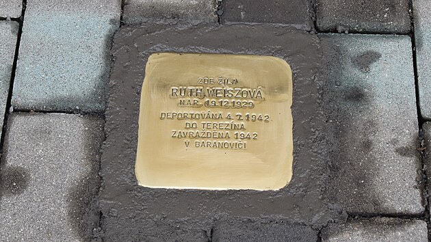 V prostjovskch ulicch pibyly dal kameny zmizelch, kter pipomnaj mstn obyvatele zavradn nacisty, pedevm z ad id.