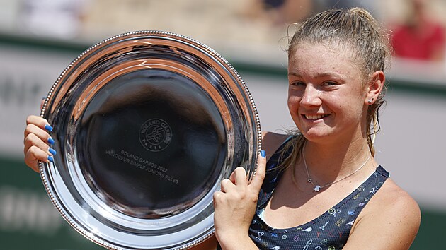 Lucie Havlkov jako vtzka juniorsk dvouhry na Roland Garros