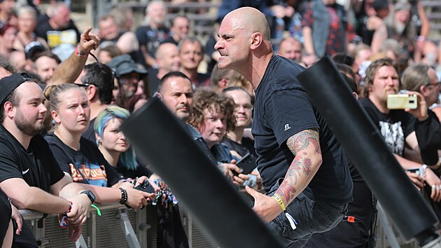 Ve čtvrtek začal v Plzni čtyřdenní svátek tvrdé muziky Metalfest. Jednou z prvních vystupujících byla kapela Exumer. (2. června 2022)