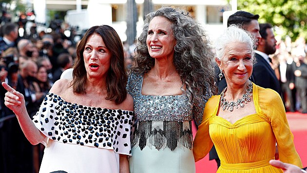Iris Berbenová, Andie MacDowellová a Helen Mirrenová (Cannes, 6. července 2021)