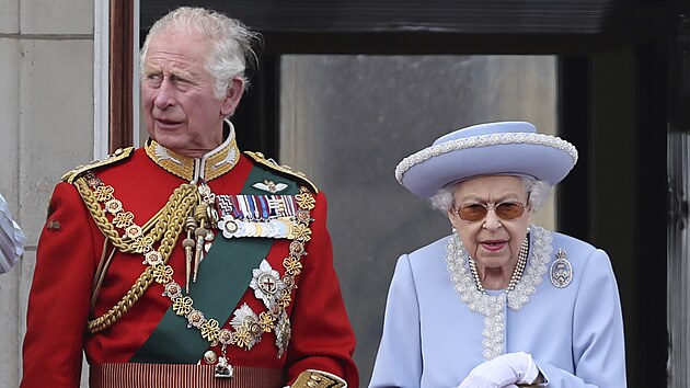 Princ Charles a královna Alžběta II. (Londýn, 2. června 2022)