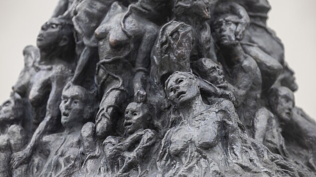 V arelu Centra souasnho umn DOX v sobotu odhalili sochu nazvanou Sloup hanby. M pipomnat obti masakru na pekingskm nmst Nebeskho klidu v roce 1989. (4. ervna 2022)
