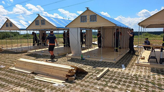 Nové stanové msteko pro uprchlíky v Ostrovaicích na Brnnsku. (4. ervna...