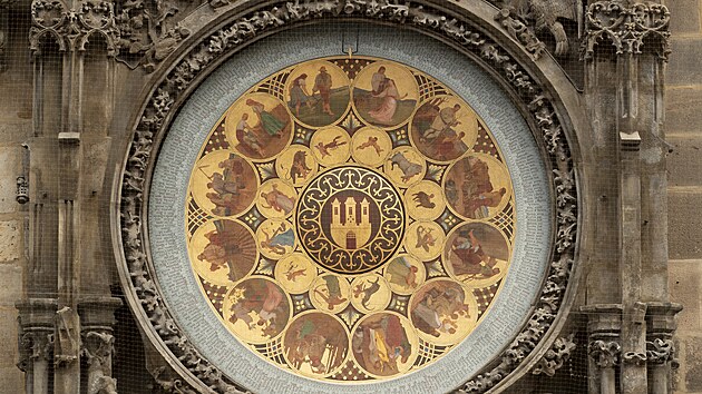 Nov podoba kalendria na praskm orloji se tyi roky po svm vzniku stala pedmtem ostrch debat (1. 6. 2022)