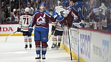Nathan MacKinnon v 56. minut� finále Západní konference NHL navý�il vedení...