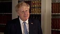 Premiér Boris Johnson v televizním rozhovoru po hlasování o dve jeho vedení....