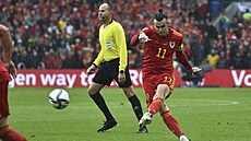 Kapitán Walesu Gareth Bale v baráovém utkání o mistrovství svta proti...