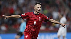 Jakub Pe�ek oslavuje gól proti �pan�lsku v Lize národ�.