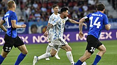Lionel Messi v obleení hrá estonského národního týmu.