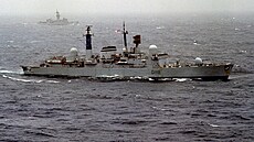 Torpédoborec HMS Coventry v Atlantiku (pravdpodobn rok 1981)