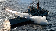 Odpal S Sea Dart z torpédoborce Edinburgh