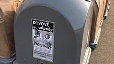 �edý kontejner na kovové odpady