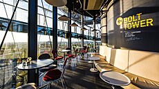 Kavárna v oblacích Bolt Café nabízí jedine�ný výhled na Ostravu i celý areál...