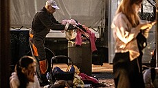 Improvizovaný tábor peván romských uprchlík na hlavním nádraí v Praze...