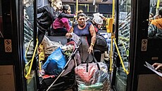 Improvizovaný tábor převážně romských uprchlíků na hlavním nádraží v Praze...