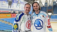 Hokejový úto�ník Zden�k Sedlák ml. (vpravo) se po sedmi letech strávených ve...