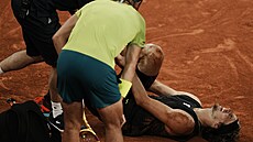 Nmec Alexander Zverev v semifinále Roland Garros upadl a bolestiv si zranil...